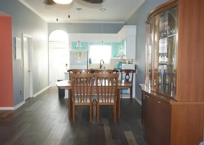Aqua Haven - Second Street From Beach Home